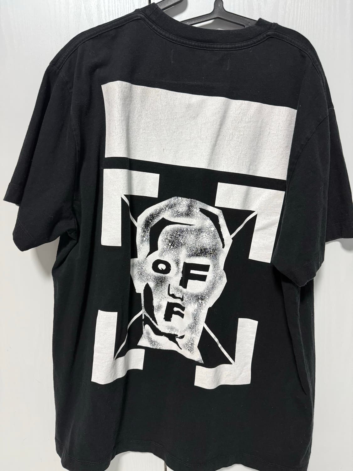 오프화이트 마스크드 반팔 상품이미지2