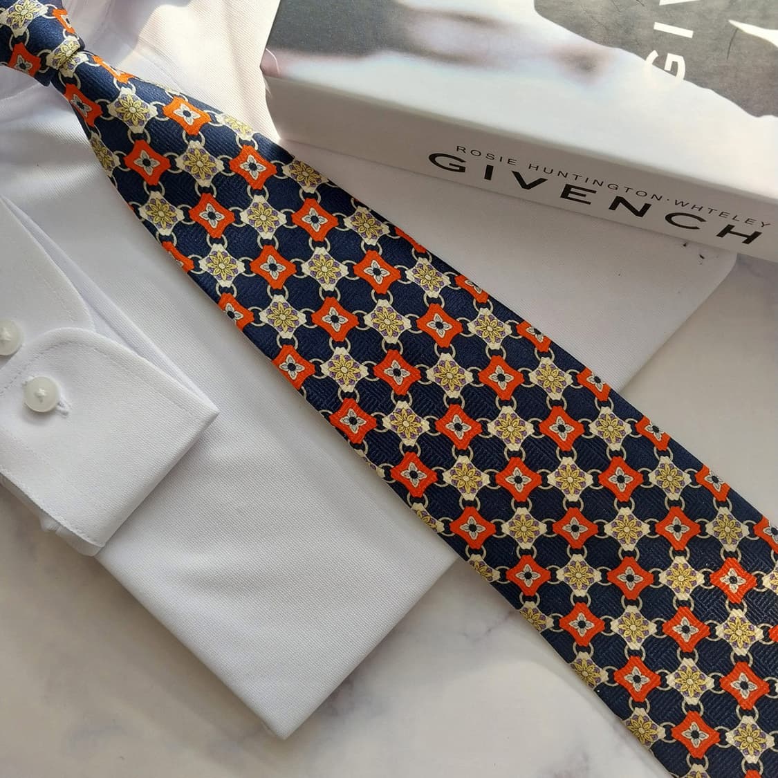 지방시 실크 네이비 기하 패턴 넥타이 9.9cm A+등급 K1628
 상품이미지7