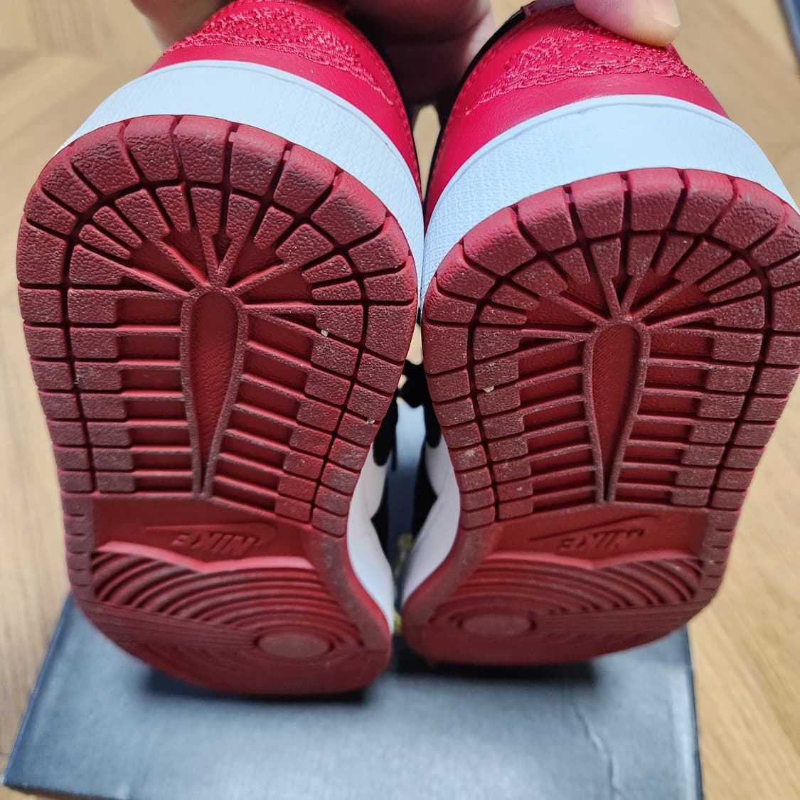 조던1 로우 블랙토팝니다. 상품이미지9