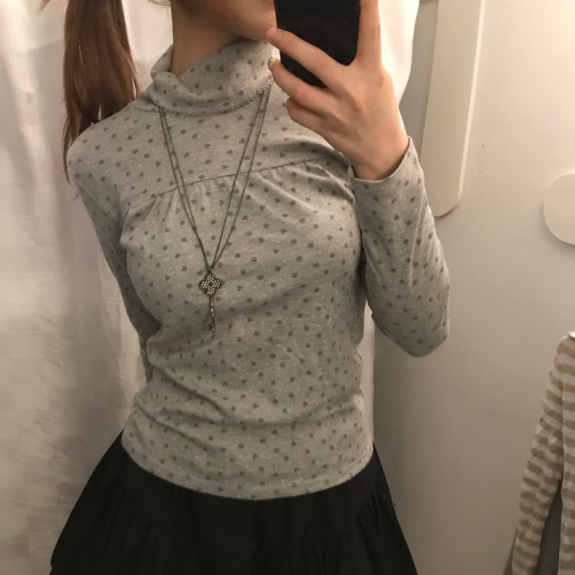 Theoria 세오리아 모리걸 네잎클로버 셔링 폴라티 상품이미지1