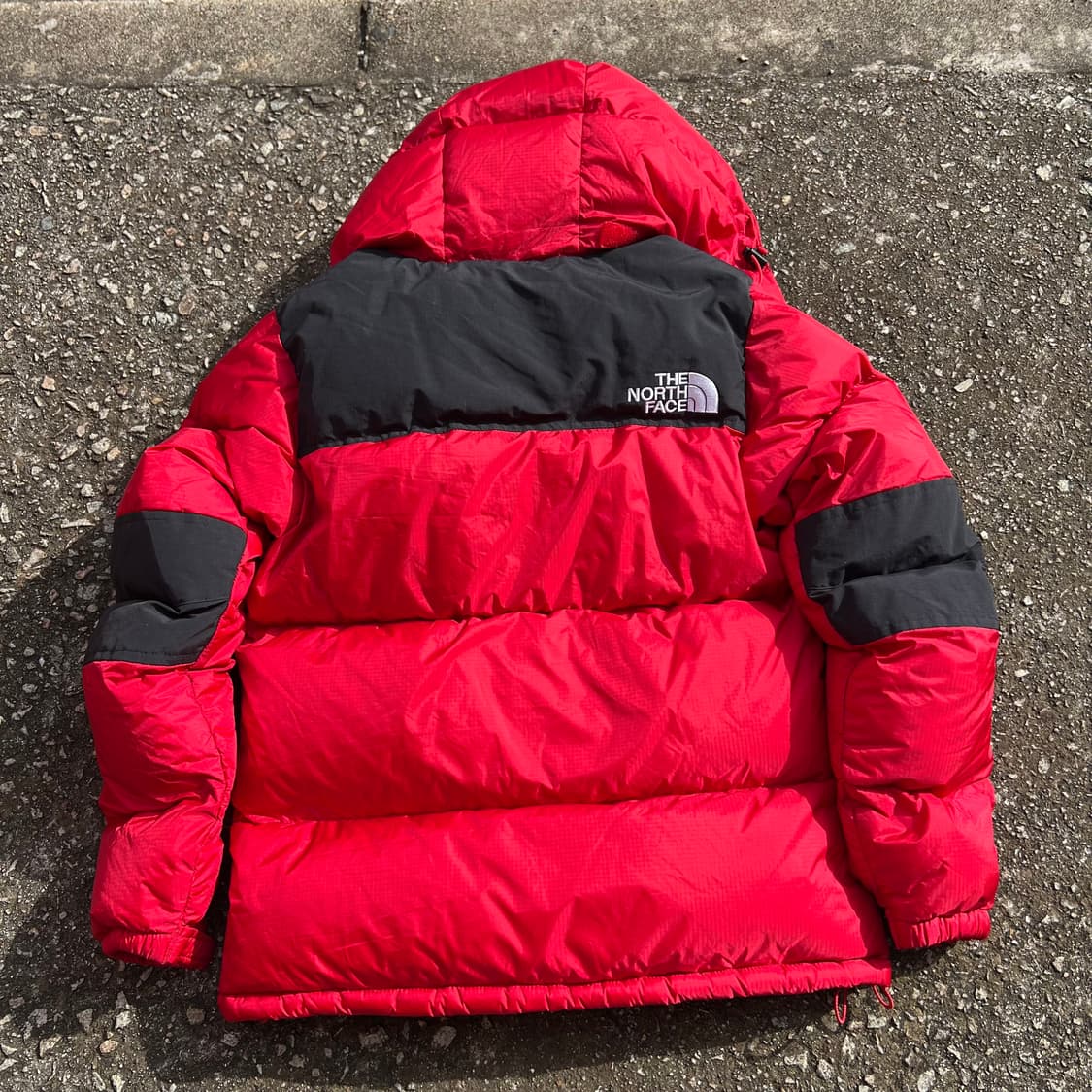 쨍한 레드 색감의 노스페이스 눕시 700 패딩 상품이미지5