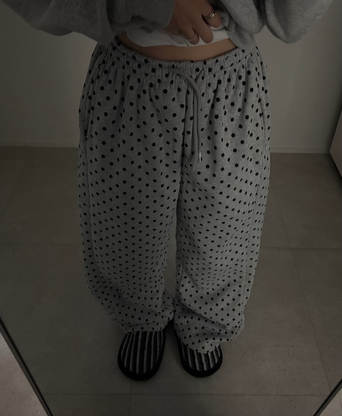 코디) 회색 갭 후집 + 회색 땡땡이 츄바 상품이미지4