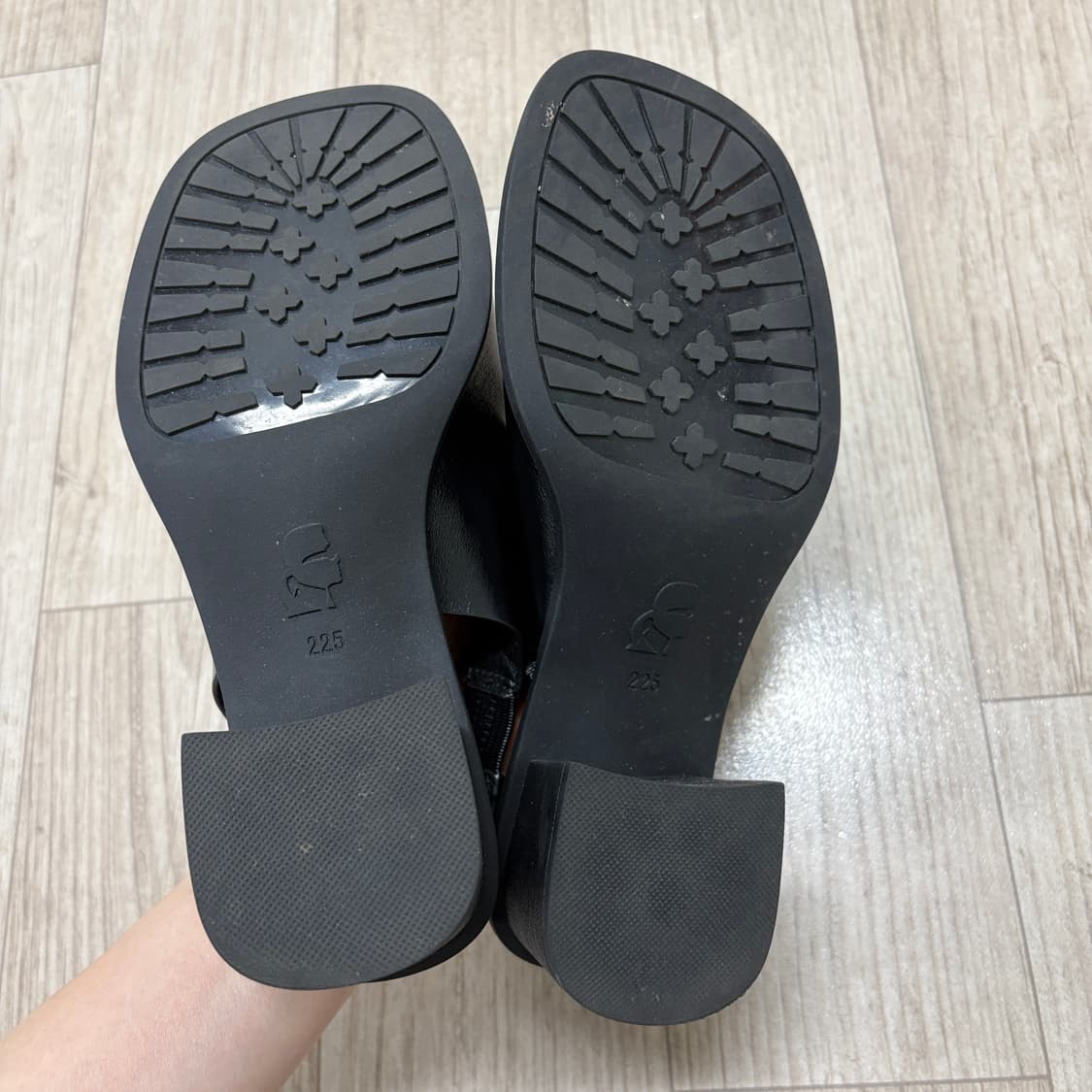 새상품 칼라거펠트 블랙 샌들 225 상품이미지3