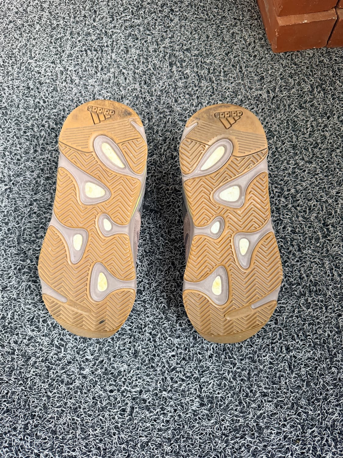 아디다스 이지 부스트 700 '모브' 상품이미지6