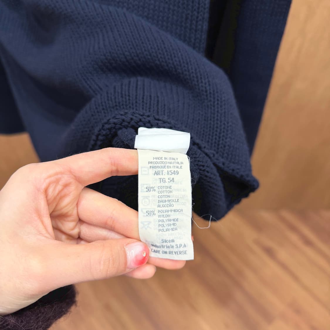 엠포리오 아르마니 라운드넥 시스루 니트 롤링 마감 디테일 루즈핏 블랙 상품이미지7