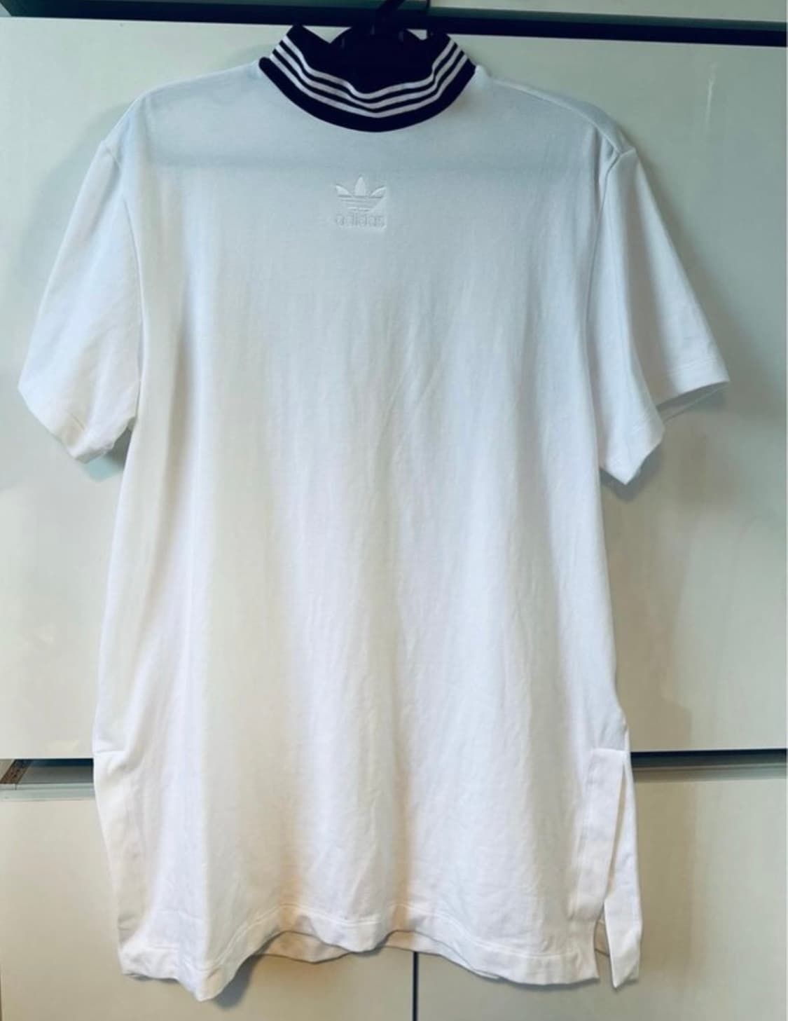 아디다스 화이트 스트라이프 반팔 티셔츠 상품이미지1