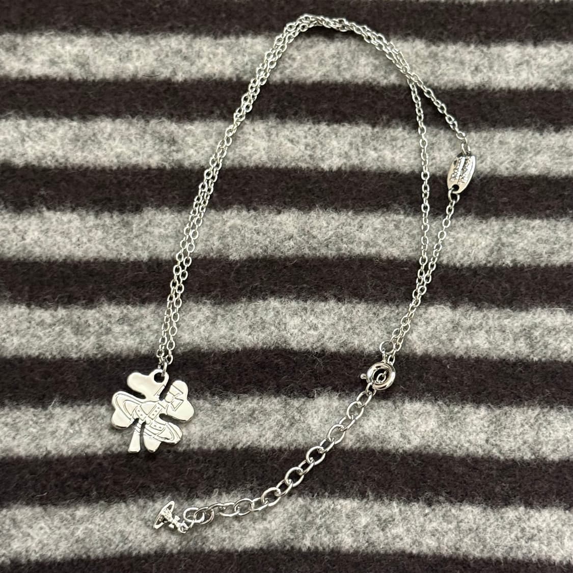 비비안웨스트우드 네잎클로버 목걸이 상품이미지2