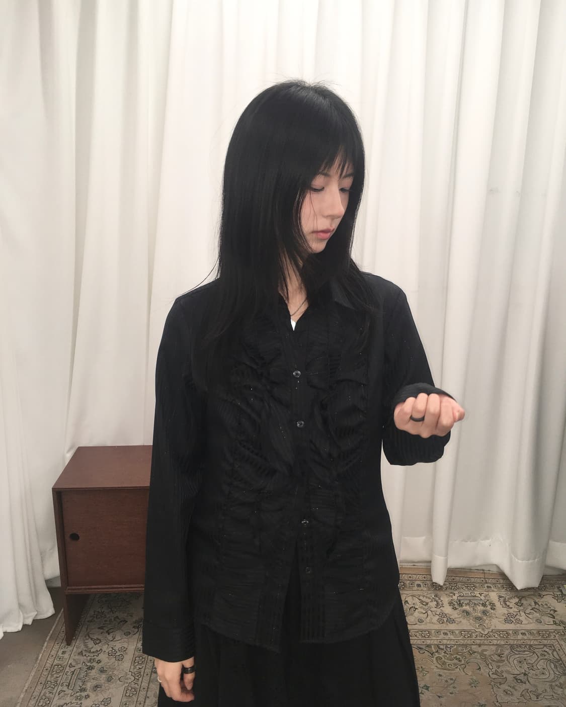 블랙 프릴 블라우스 상품이미지1