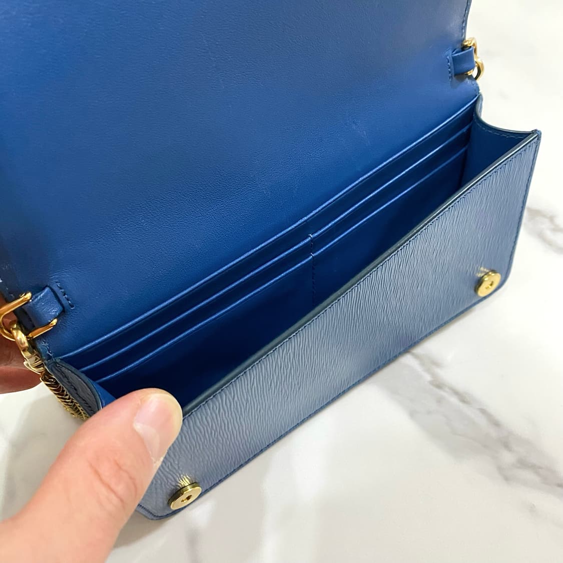 프라다 비텔로 무브 삼각로고 WOC 미니 체인 크로스백 블루 1BP021 상품이미지5