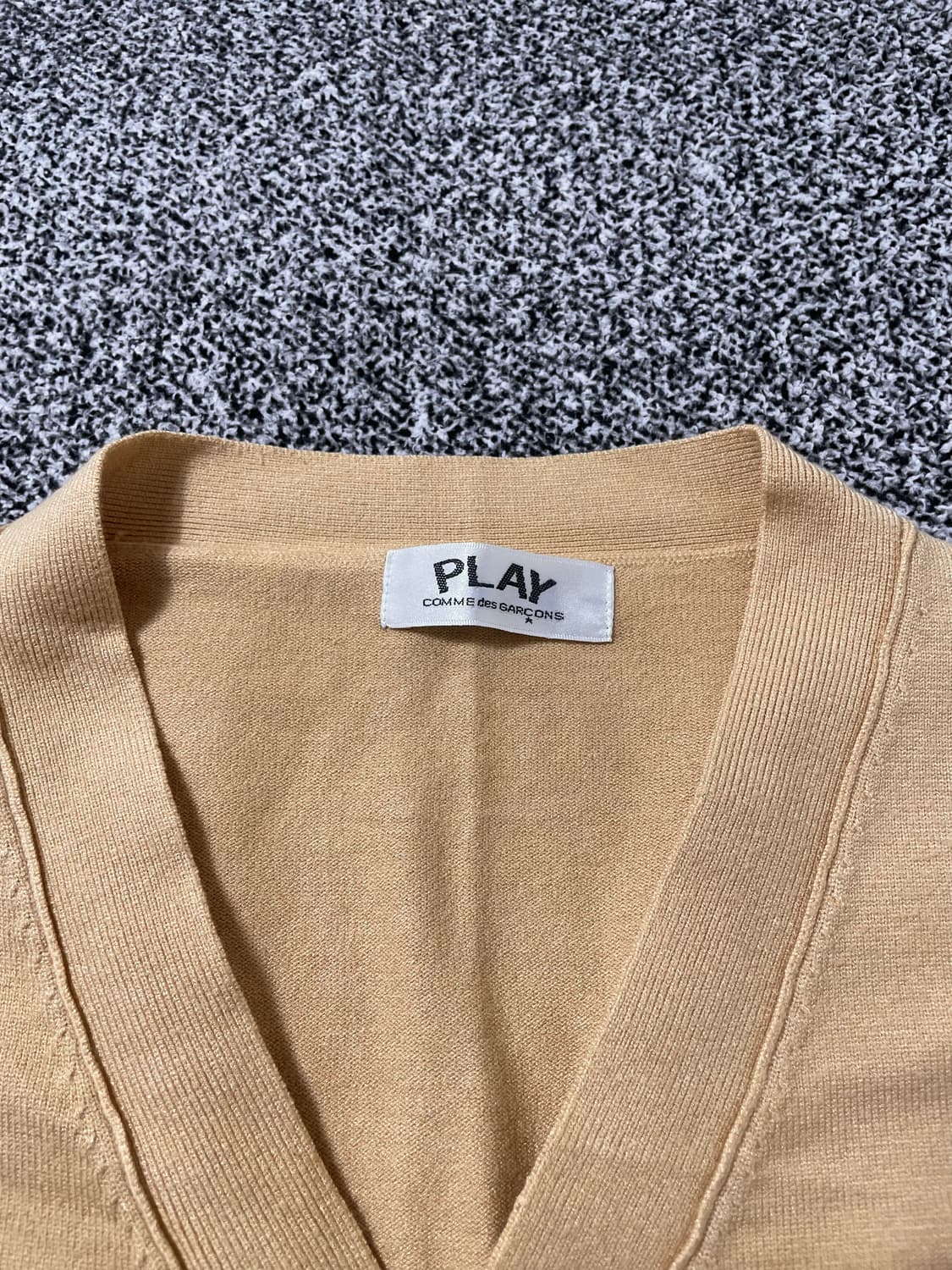빈티지9. 꼼데가르송 플레이 울 가디건 하트 와펜 니트 가디건 베이지 상품이미지3
