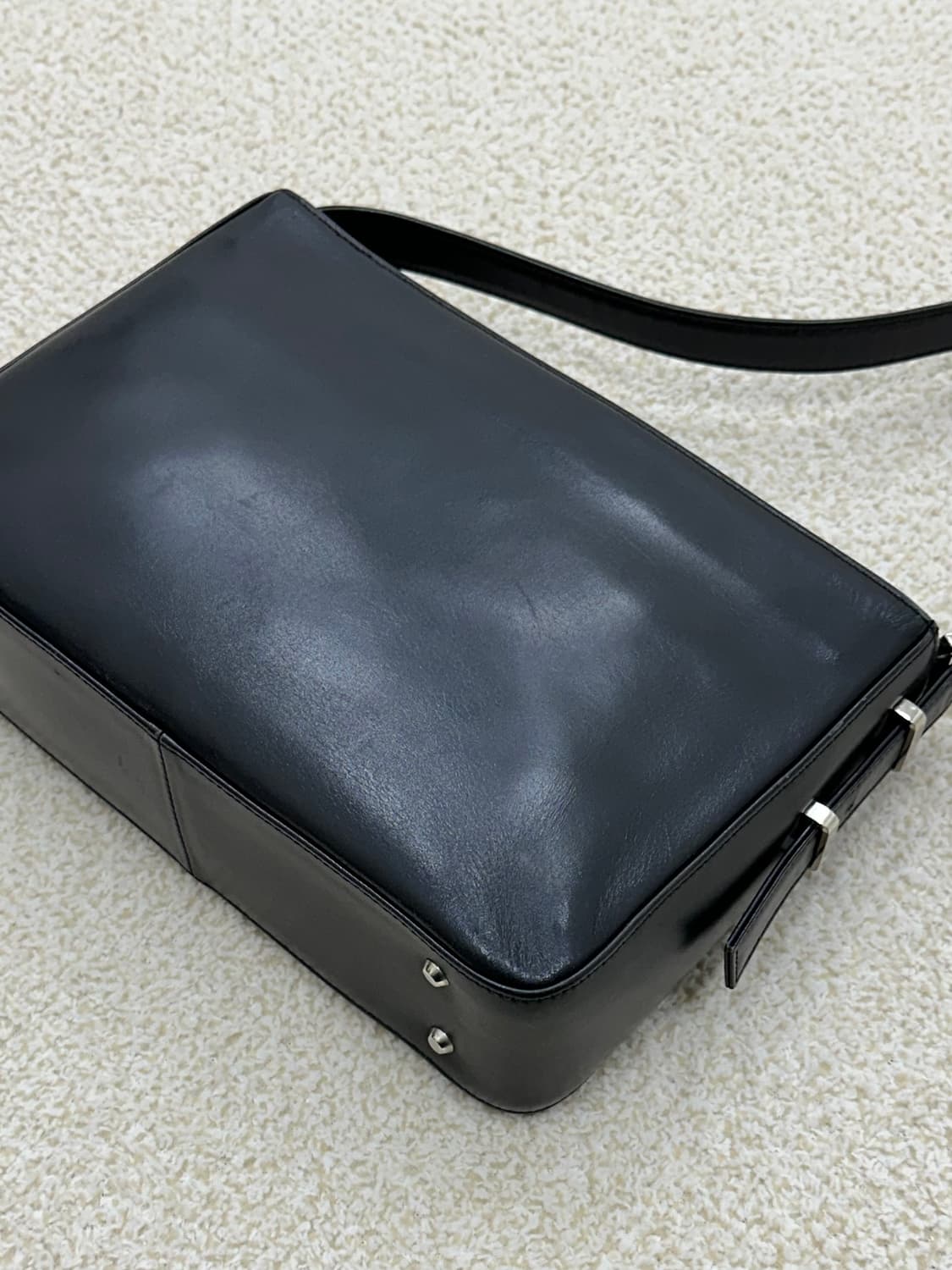 꾸레쥬 블랙 소가죽 숄더백 상품이미지7