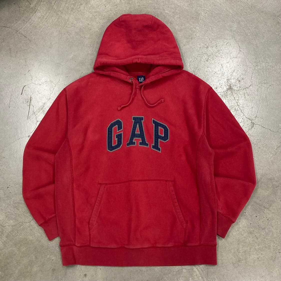 GAP 레드 컬러 스펠아웃 빅로고 후드티 상품이미지1