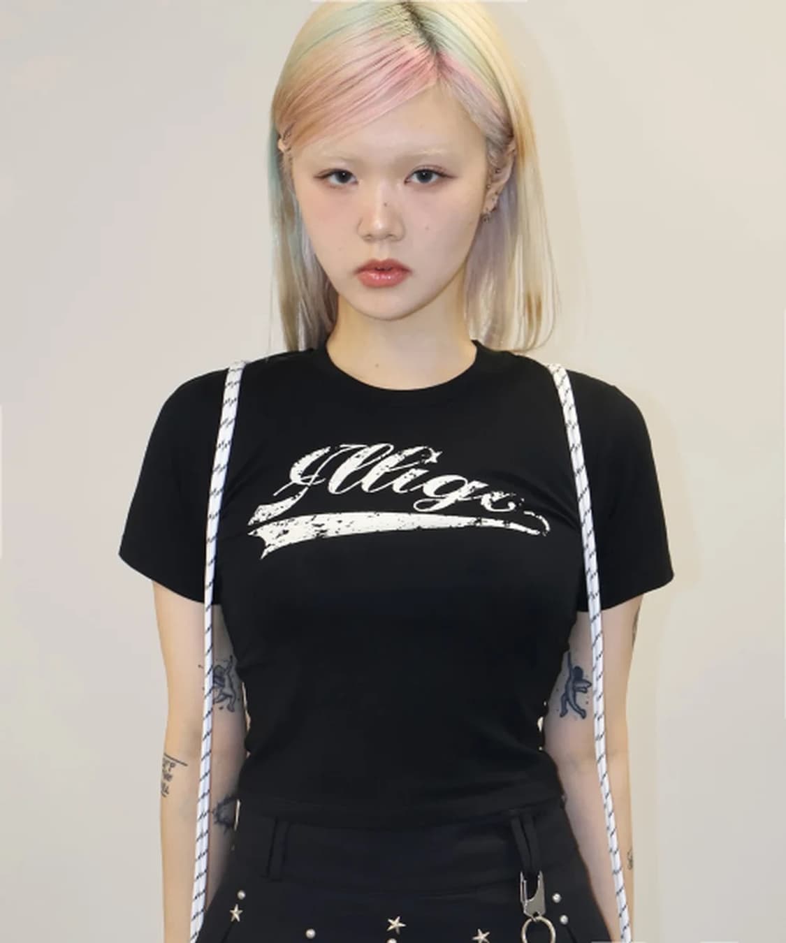 [ILLIGO 일리고]  빈티지 베이스볼 핏티드 크롭 티셔츠 블랙 상품이미지1