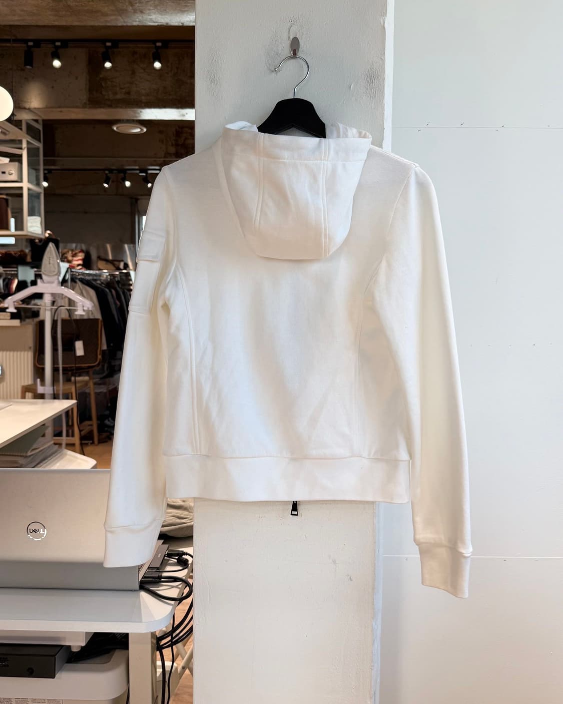 몽클레르 화이트 로고 패치 믹스 후드 다운 자켓 상품이미지7