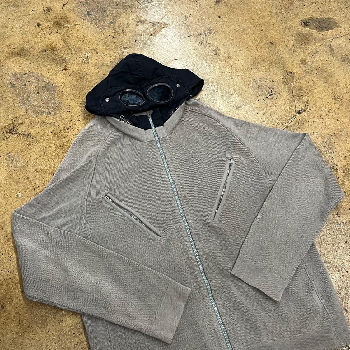 [정품/105] C.P.컴퍼니 고글 후드 니트 집업 자켓 b8 상품이미지1