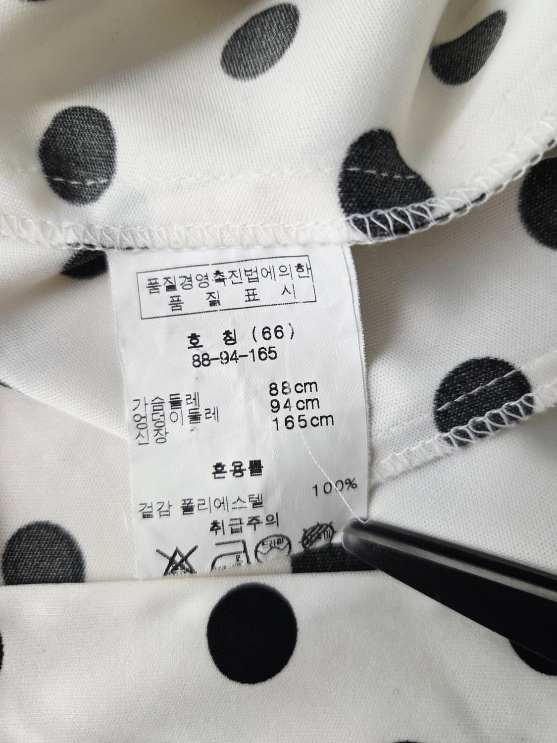 손정완(SON JUNG WAN) 도트 패턴 리본 넥 블라우스 상품이미지7