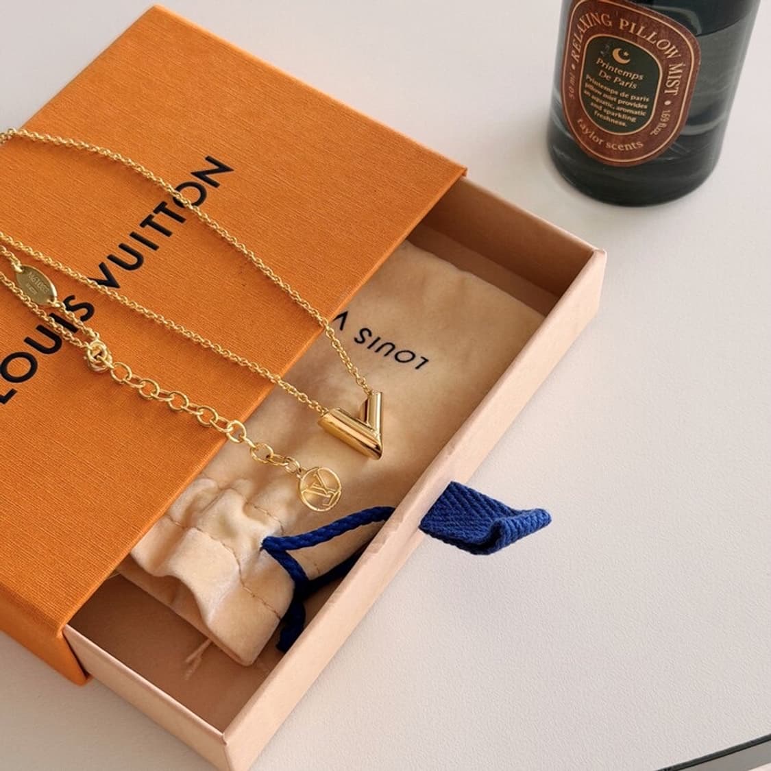 루이비통 에센셜 V 목걸이 상품이미지2