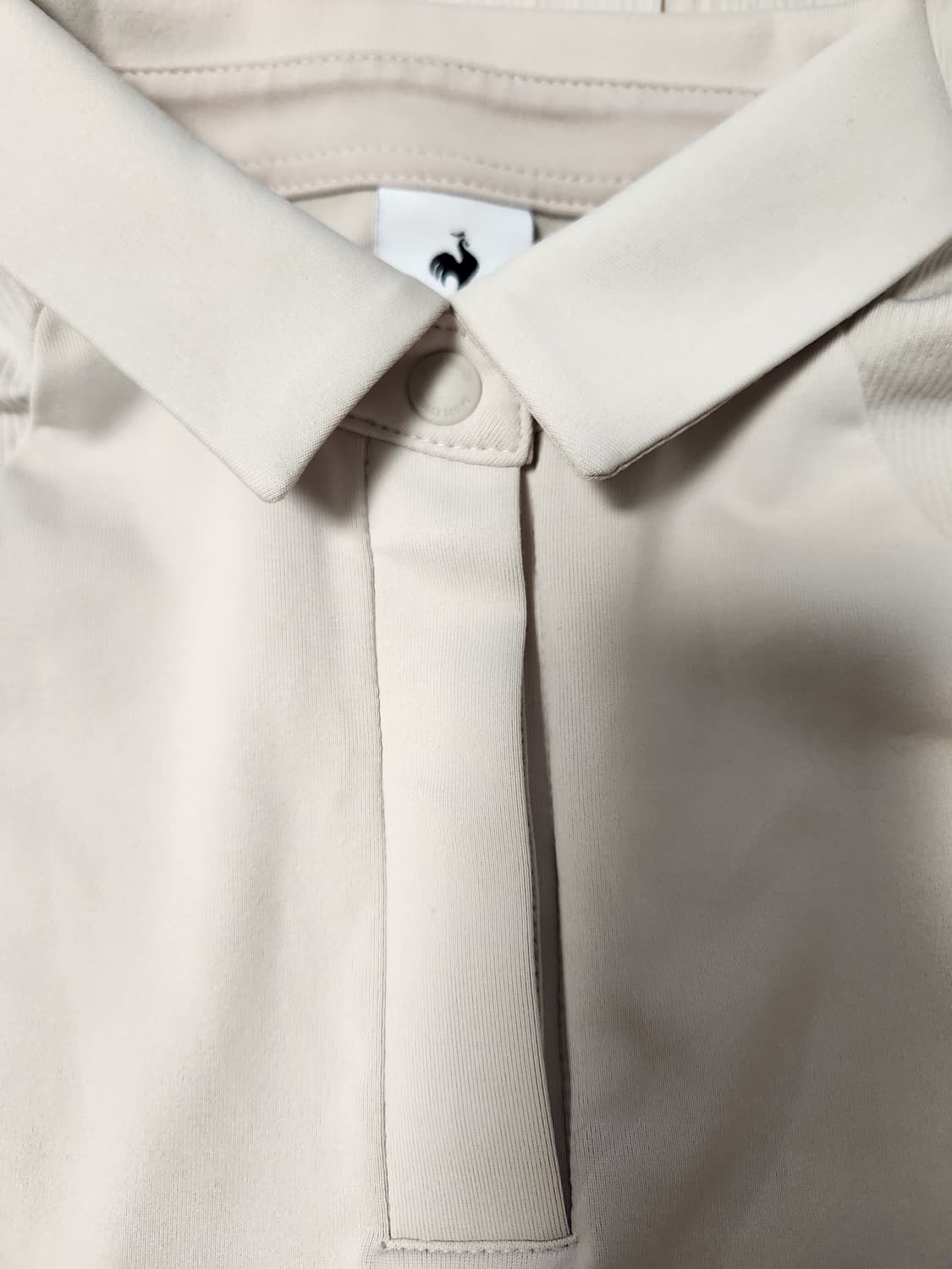 르꼬끄 여성 긴팔 카라 티셔츠 사이즈s

오염 하자없이 깨끗해요^^ 상품이미지4