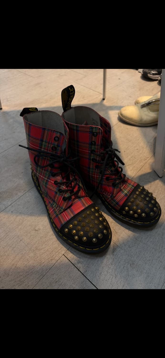 닥터마틴 타탄 체크 스터드 부츠 39 상품이미지1