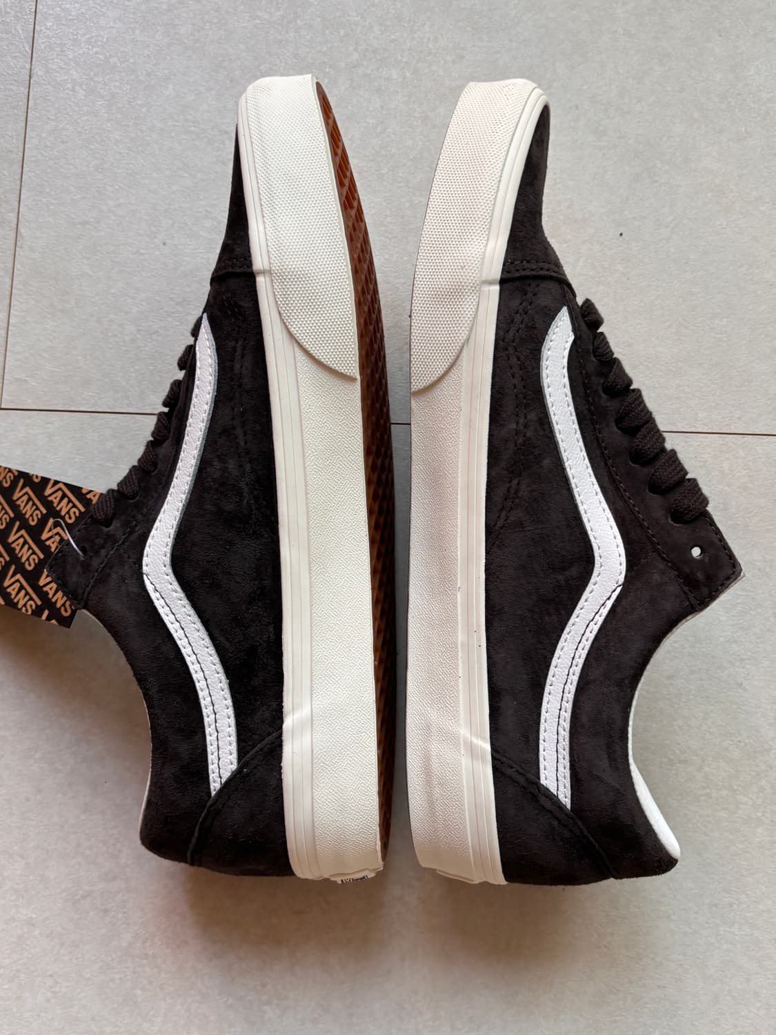 디자이너 터치 들어간듯한 반스 올드스쿨 스웨이드 다크브라운 상품이미지3