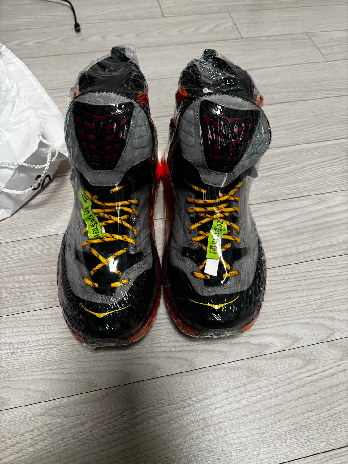 호카 토르 울트라 하이 블랙 칠리 페퍼 260 상품이미지1