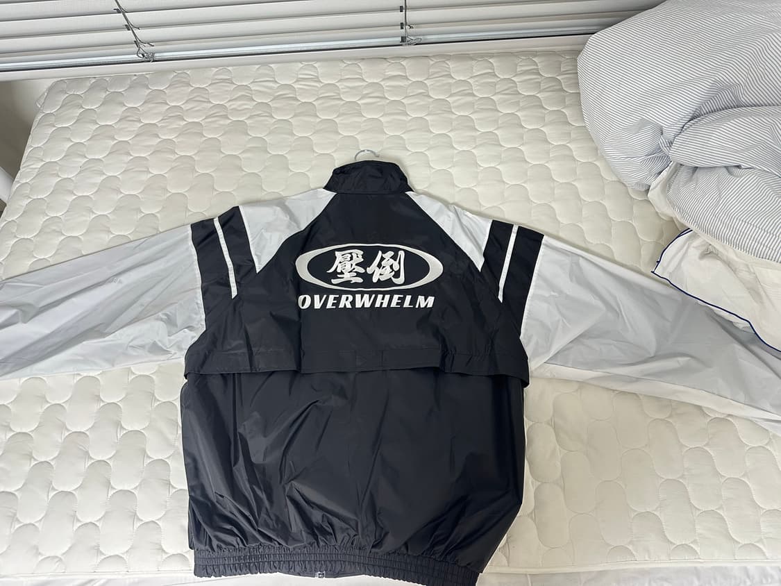 압도 overwhelm 윈드브레이커 바람막이 M사이즈 판매 상품이미지3