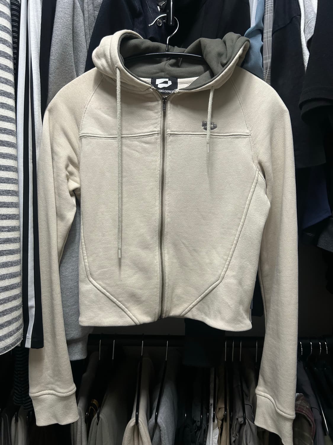 웰빙 익스프레스 크롭 집업 베이지  상품이미지1