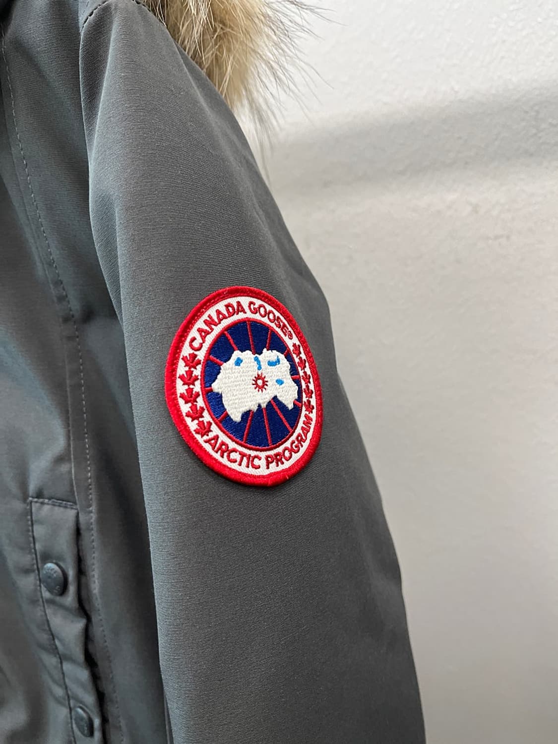 여) 캐나다구스 그레이 켄싱턴 다운파카  상품이미지3