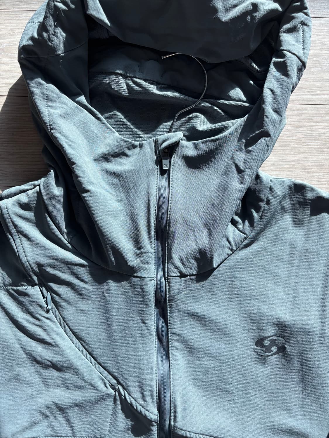 산산기어 인슐레이션 후드자켓 그레이 팝니다! 상품이미지3