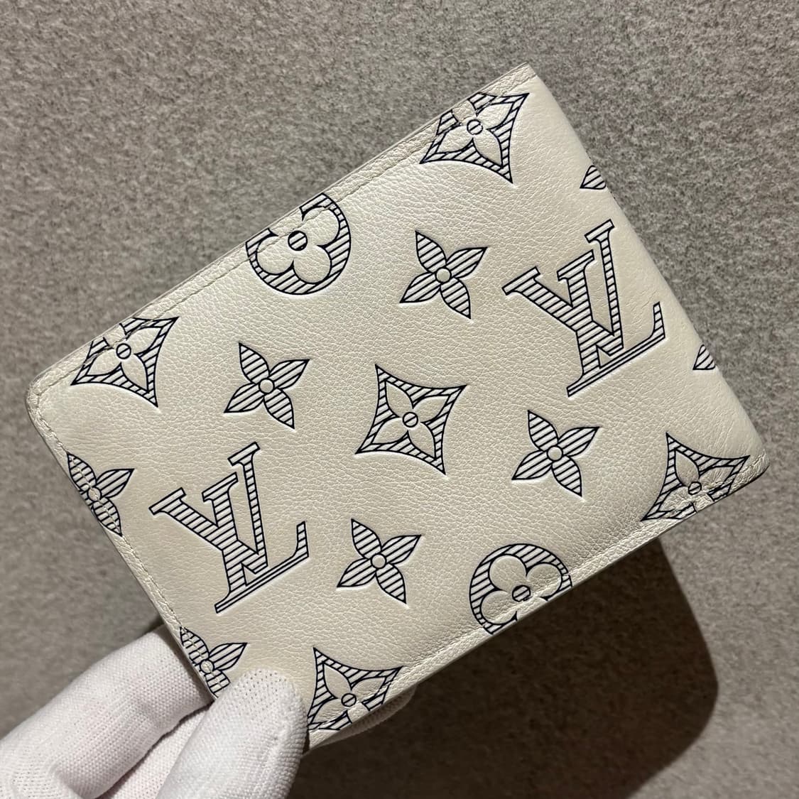 루이비통 쉐도우 반지갑 상품이미지3