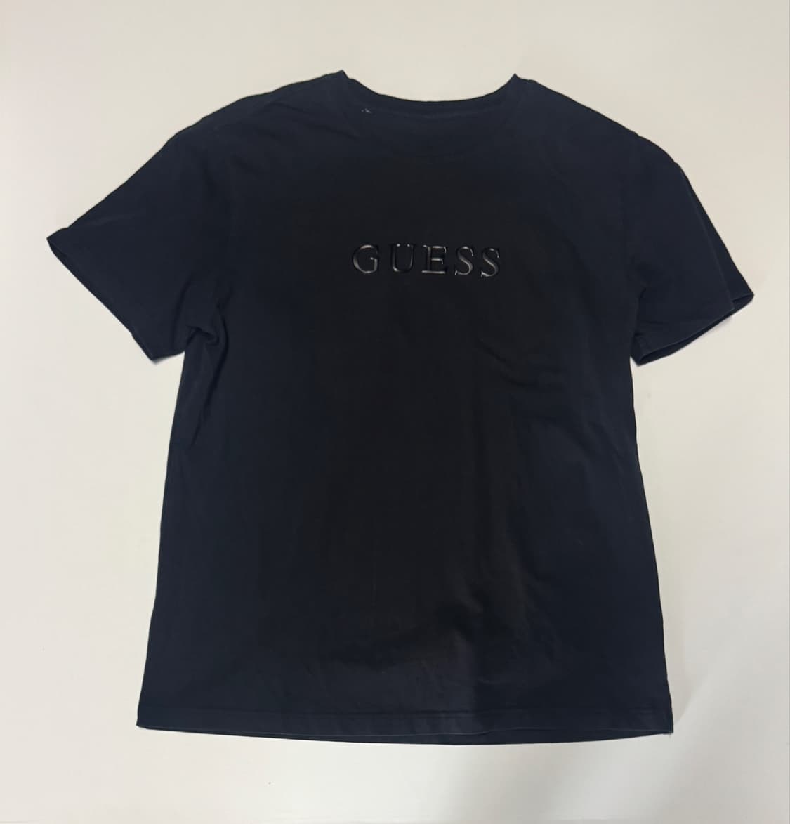 게스 Guess 22년도 스펠아웃 블랙 반팔 티셔츠 L 상품이미지1