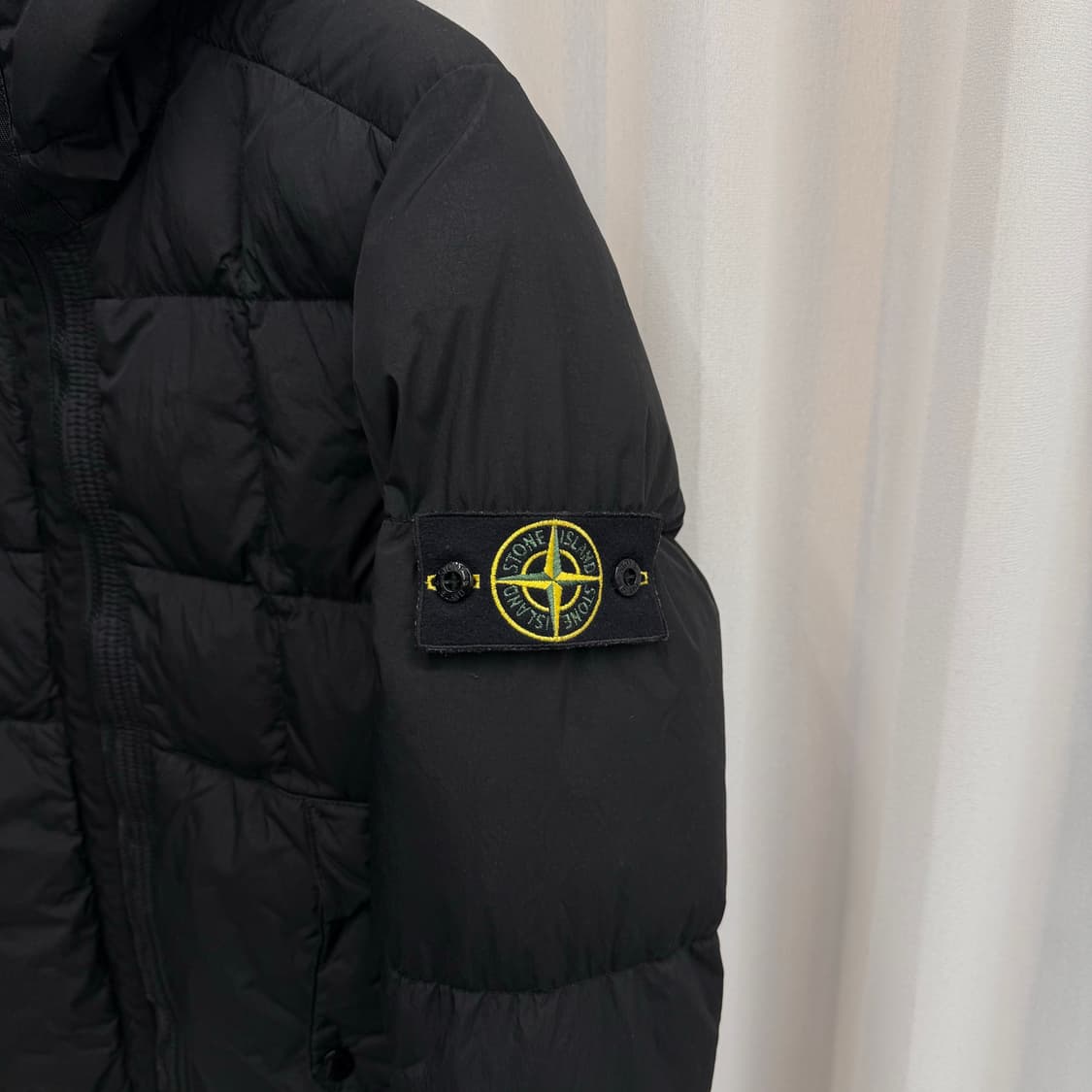 [S] 스톤아일랜드 크링클랩스 후드 패딩 블랙 상품이미지3