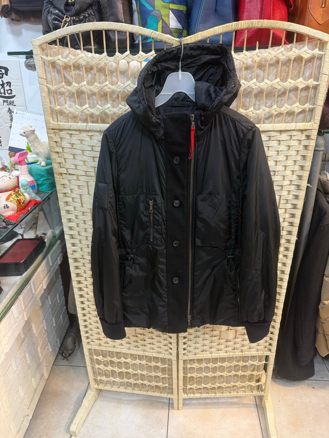 44/66 정품 프라다 후드 경량패딩 팝니다 상품이미지1