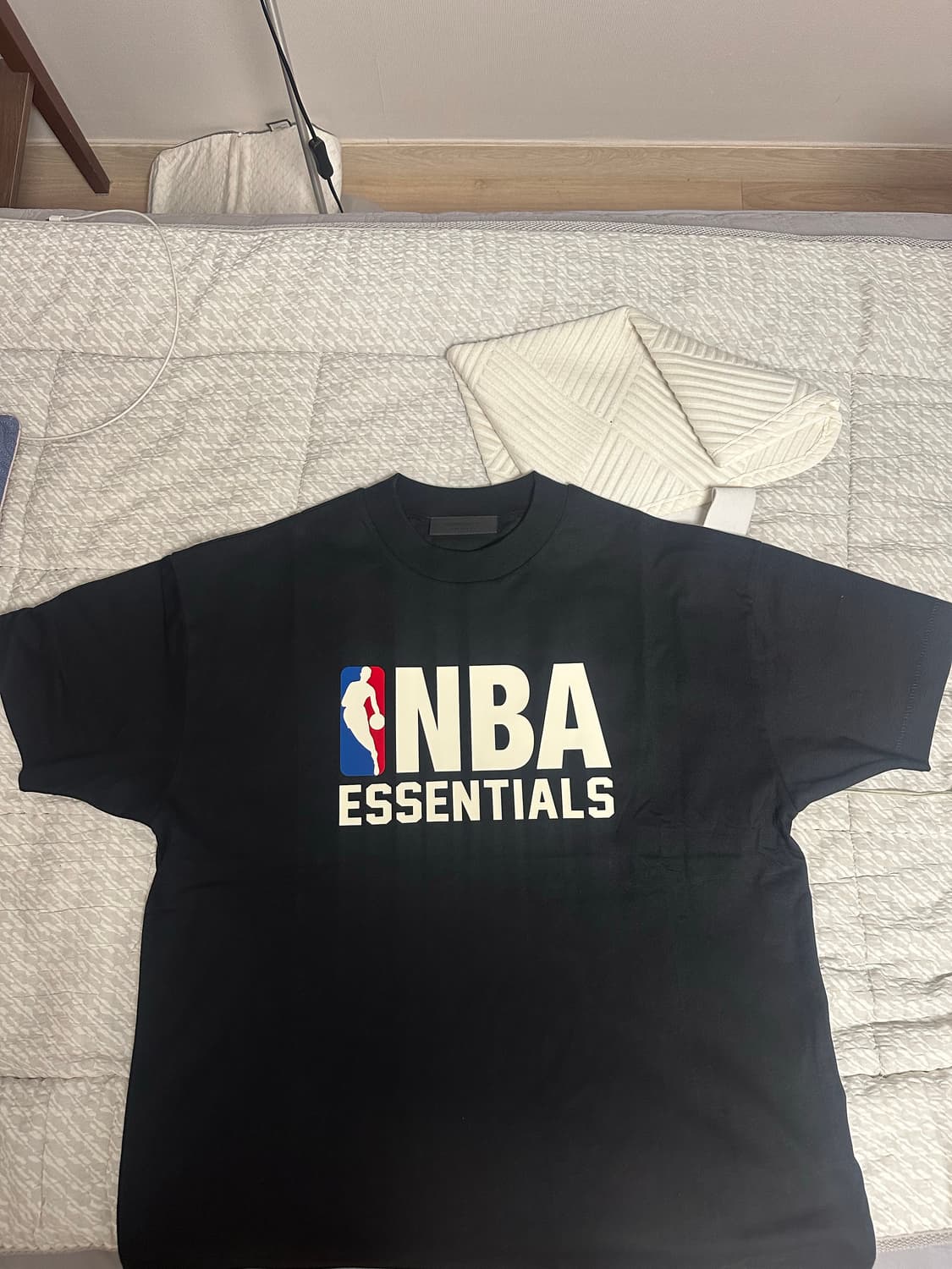 에센셜x NBA 크루넥 티셔츠 블랙 m사이즈 새상품 상품이미지1