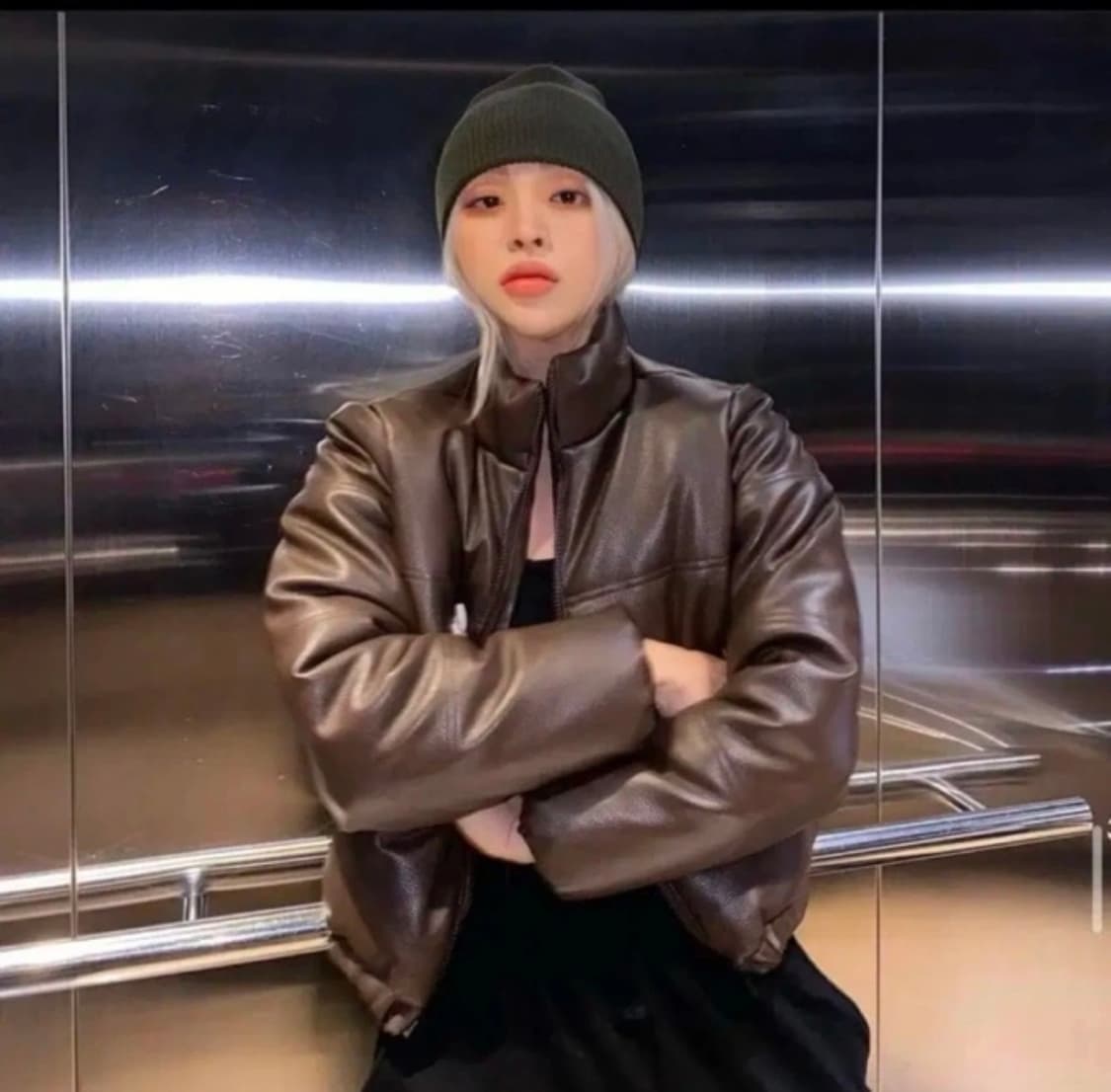 오도어 레더 크롭 패딩 상품이미지1