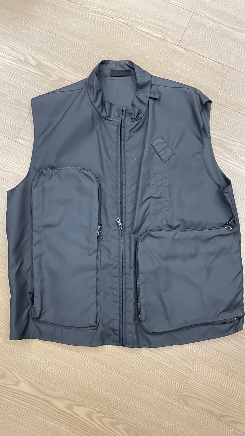 DKNY tech multi pocket vest 남성 블랙 포켓 베스트 상품이미지1