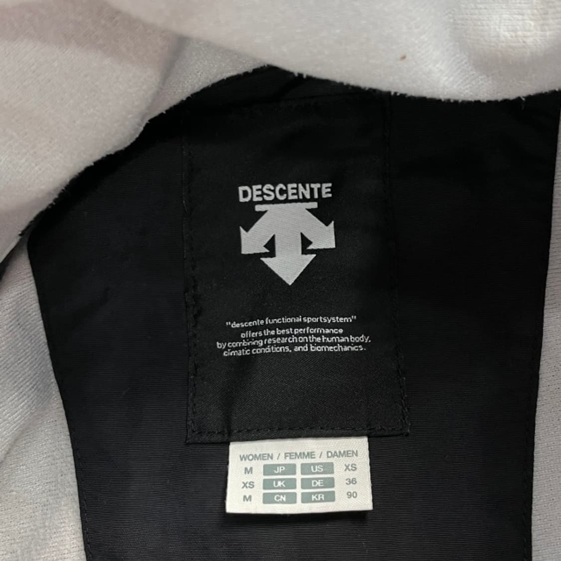 100 데상트 바람막이 상품이미지3