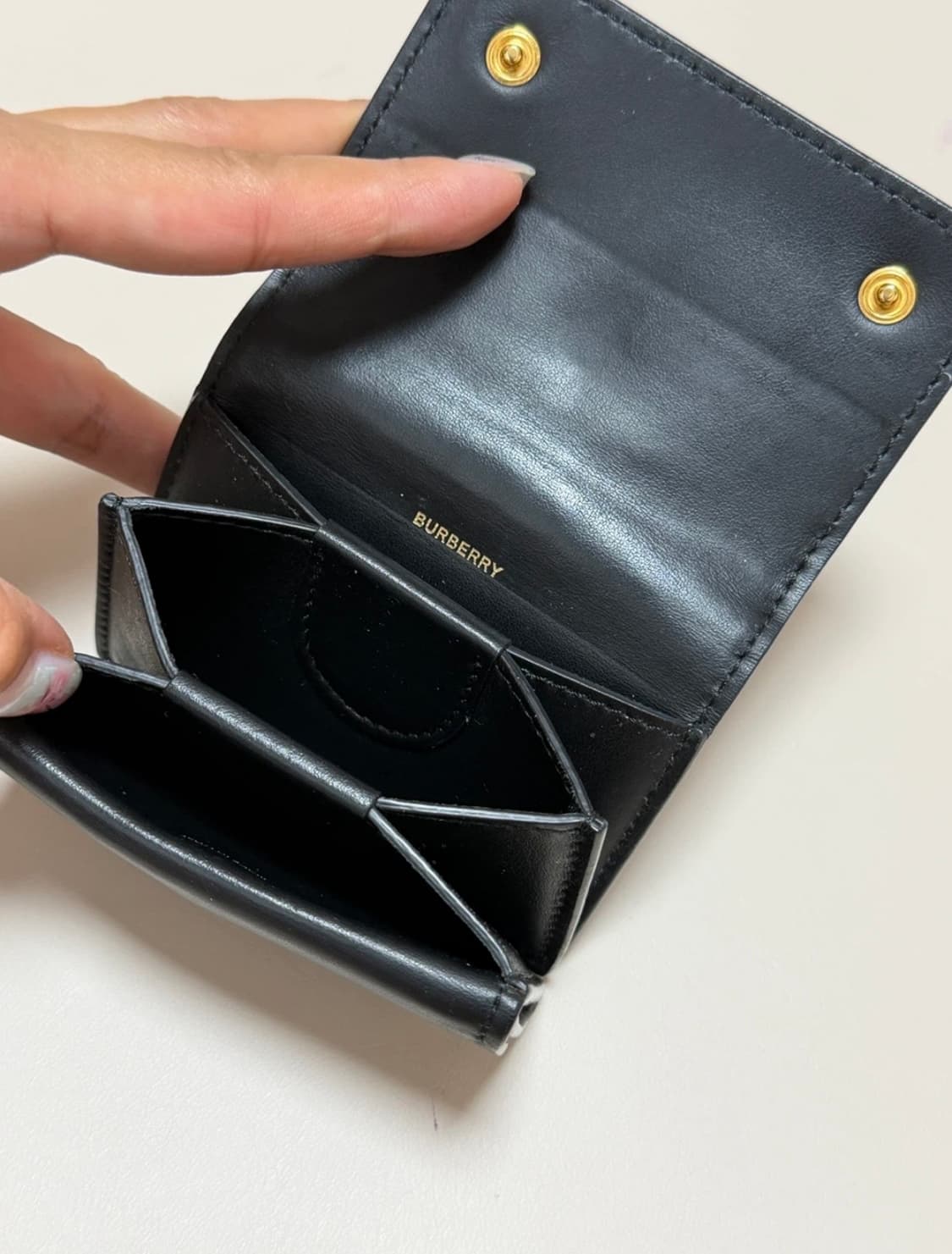 버버리 모노그램 가죽 카드지갑 블랙 상품이미지2