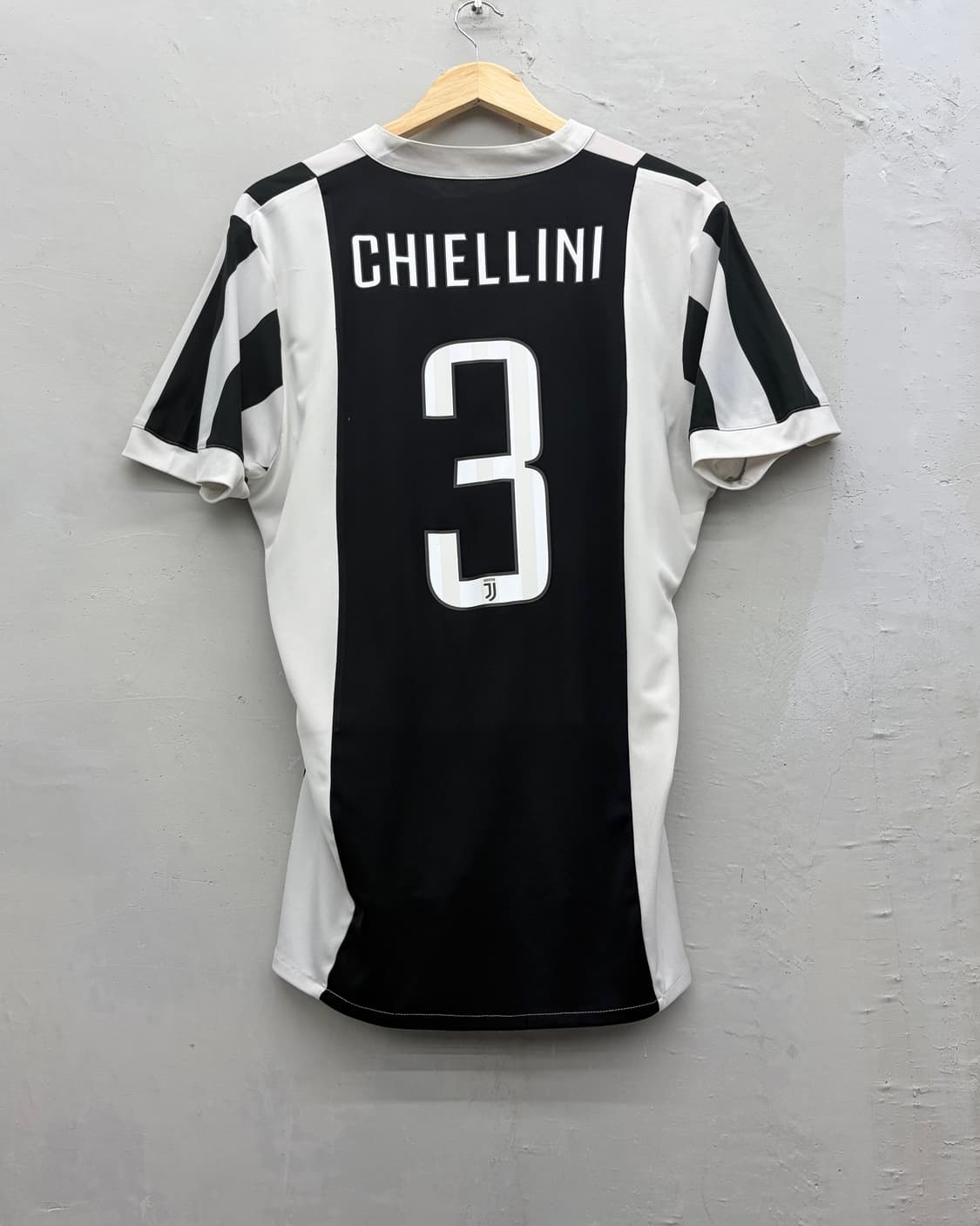 아디다스 17-18 유벤투스 홈 No.3 조르조 키엘리니 상품이미지1