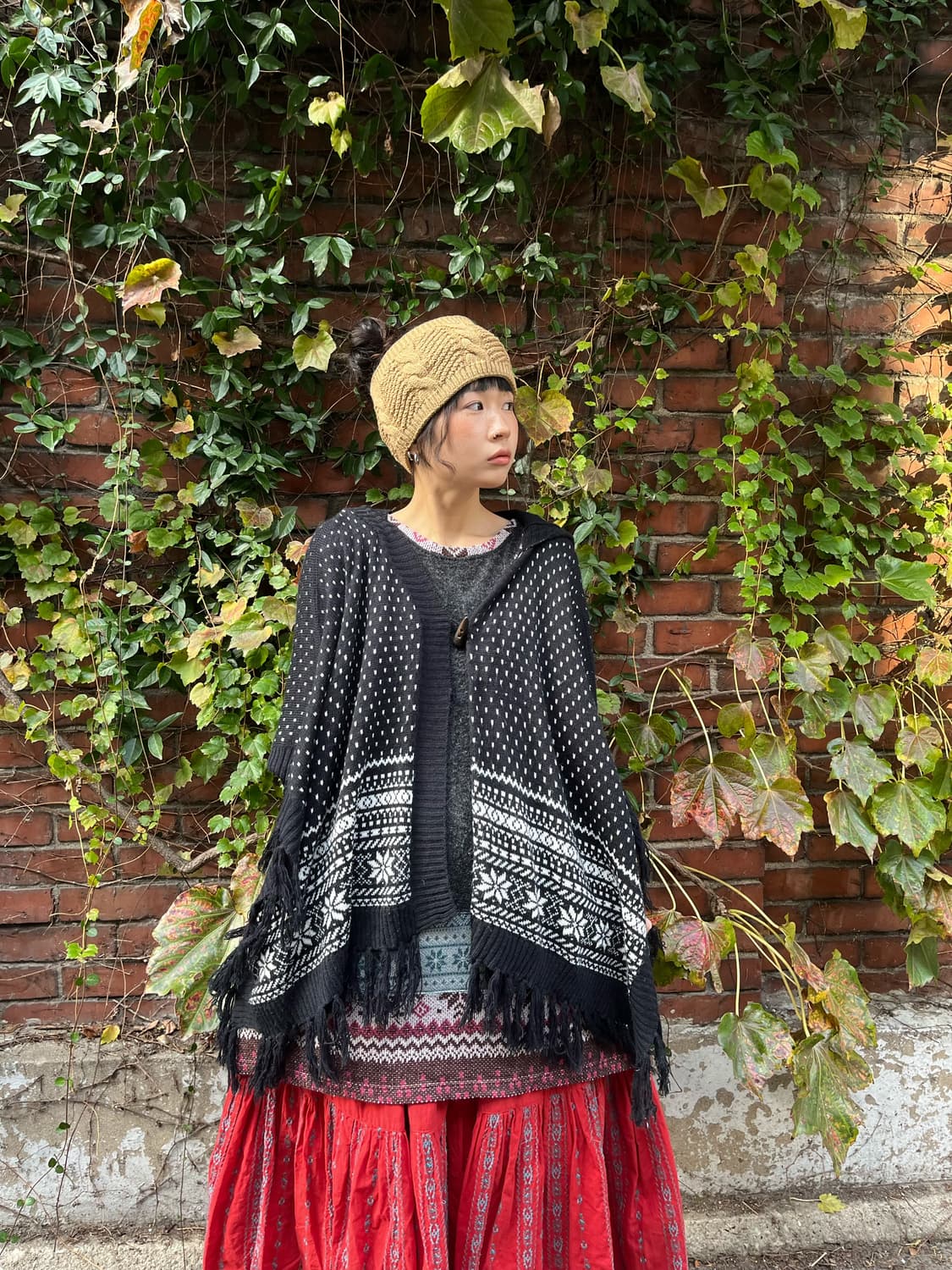 블랙 눈꽃 패턴 니트 후드 케이프 상품이미지1