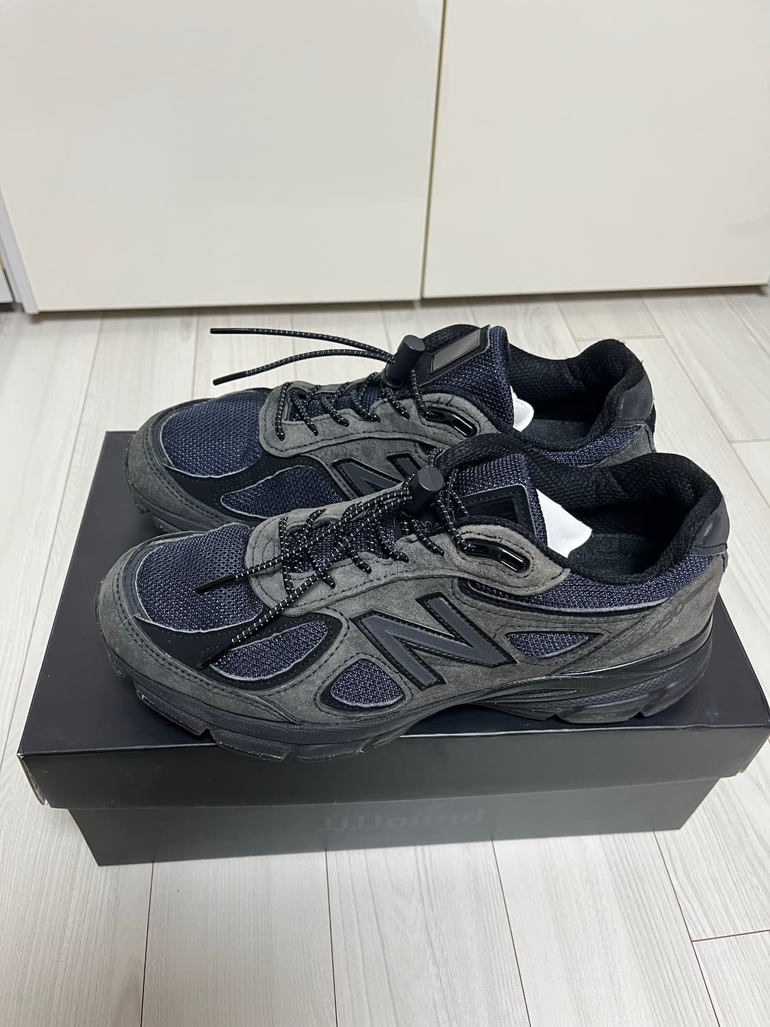 뉴발란스 자운드 990 V4 네이비 상품이미지1