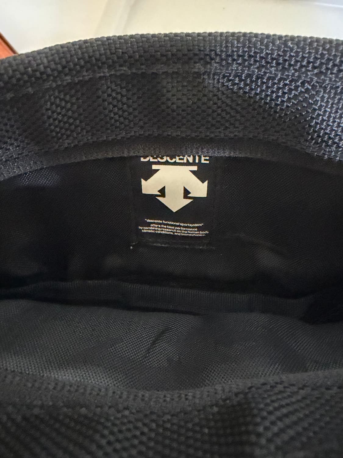 데상트 크로스백 상품이미지3