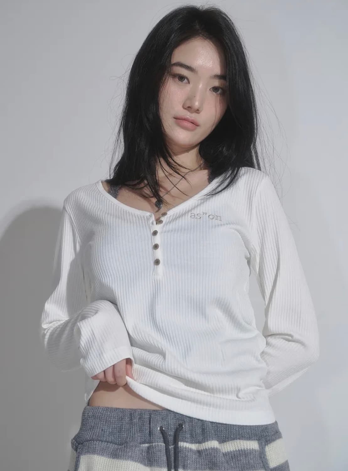 애즈온 WISH RIBBED BUTTON TEE / IVORY 상품이미지1
