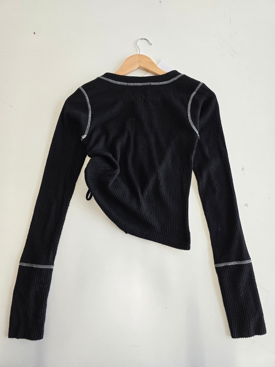 오드원아웃 Colored sewing string top black F 상품이미지2