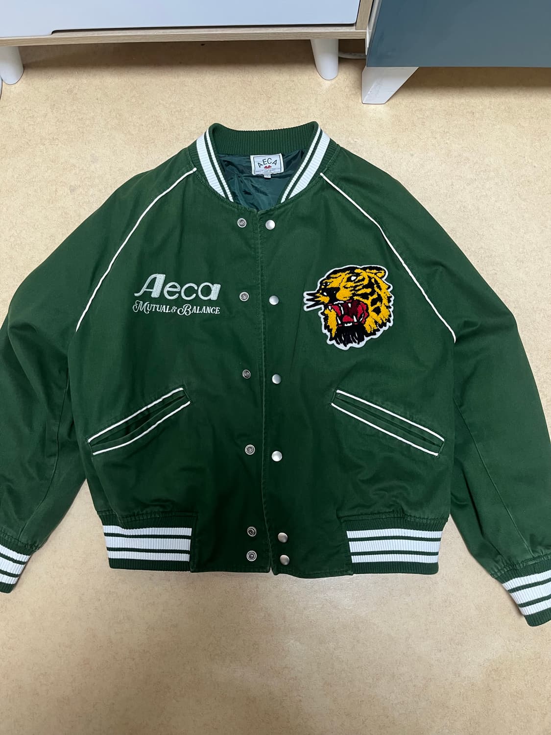 에이카 바시티 자켓 상품이미지1