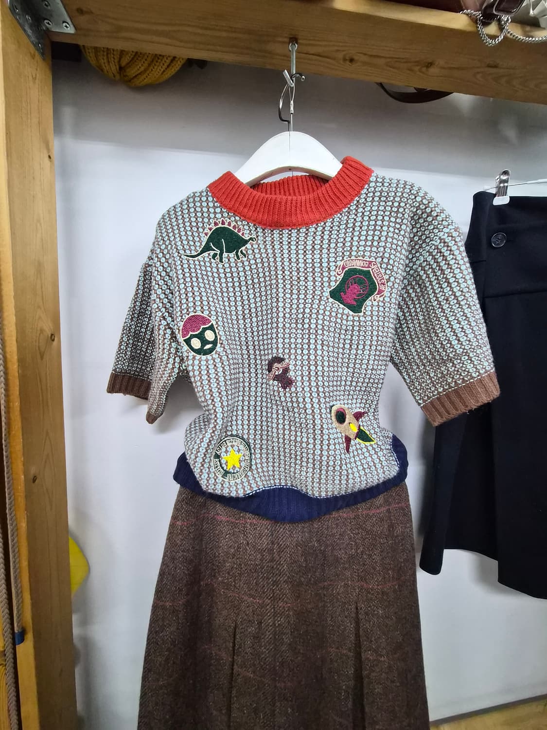 앤아더스토리즈 자수울니트. 코스울 랩스커트 상품이미지3