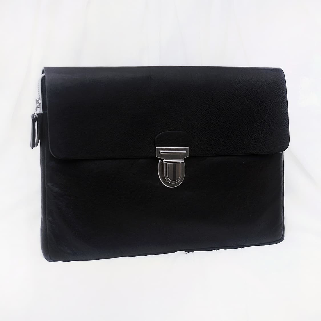 아미 (AMI) 베지터블 레더 플랩 클러치백 도큐먼트케이스 상품이미지2