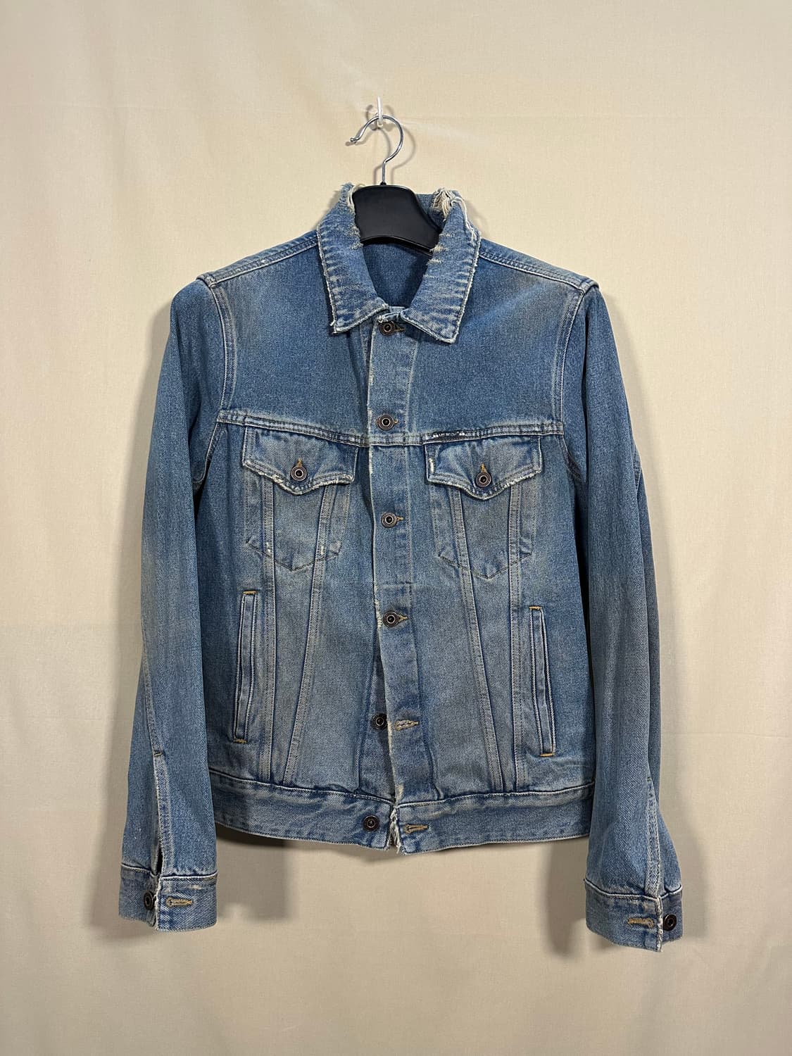 오프화이트 애로우 빈티지 워싱 트러커 자켓 처분  상품이미지3