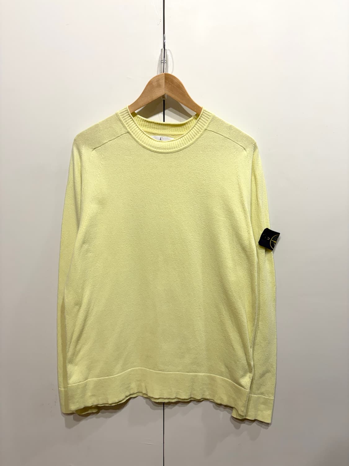 스톤아일랜드 와펜 패치 레몬 니트 상품이미지1