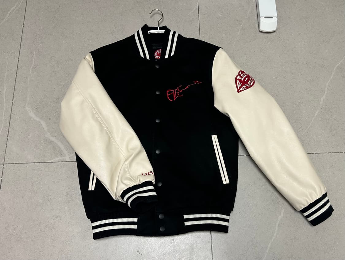 Flirtplace 바시티 자켓 M사이즈 상품이미지1